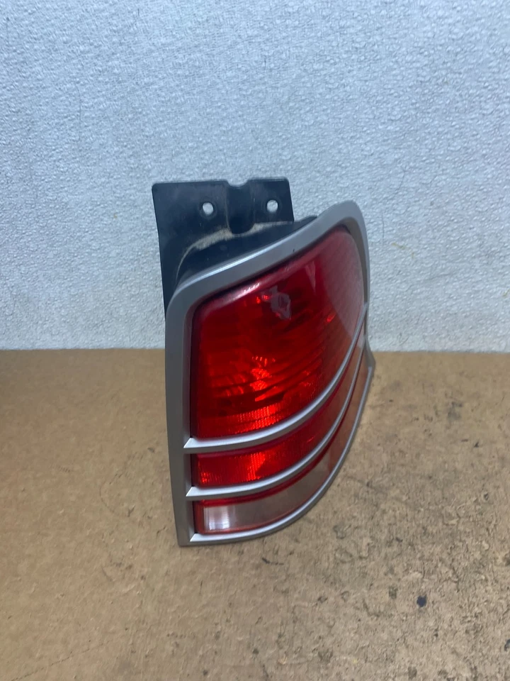 Оригинальный правосторонний задний фонарь для Mercury Monterey 2004–2007 годов выпуска под правую руку T1120 DW - Изображение 3 из 4