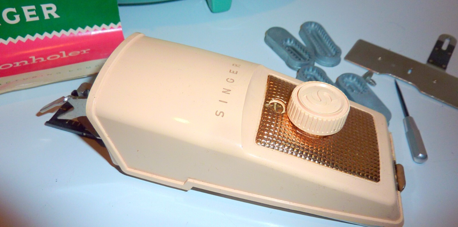 Singer 1960 Slant Needle Buttonholer Mint 489500 489510  With Manual   Complete