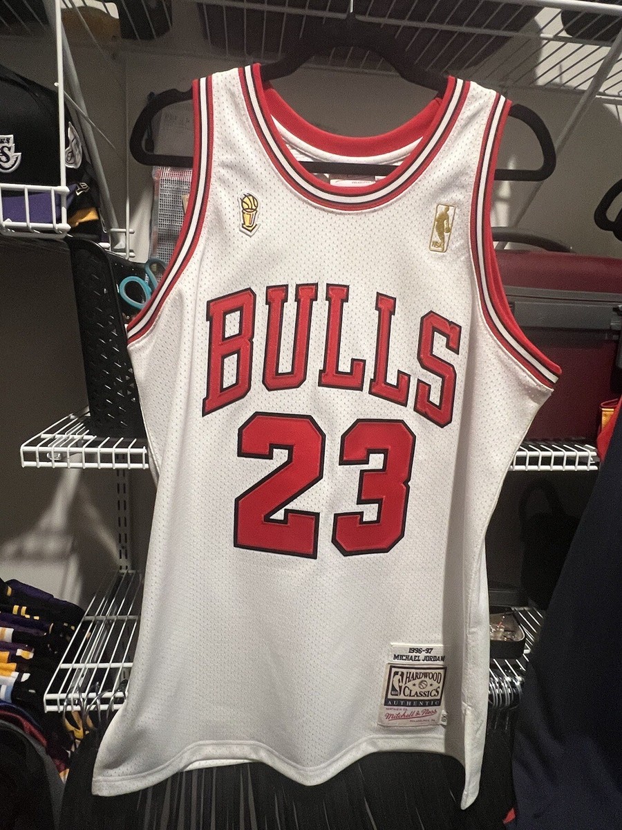 [最終値下げ]Mitchell & Ness Chicago Bulls 黒白 Chicago Bulls Mitchell & Ness Pinstripe Classics Swingman
