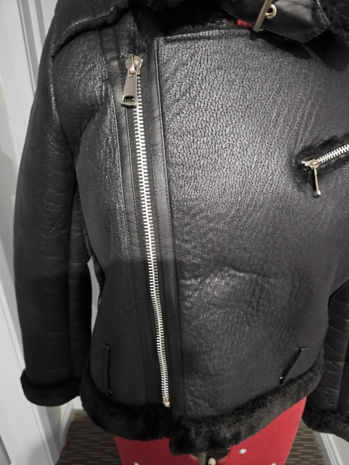 PrettyLittleThing Jacket Size UK 10 Fur Collar Zipper Front.    Fur Fully Lined