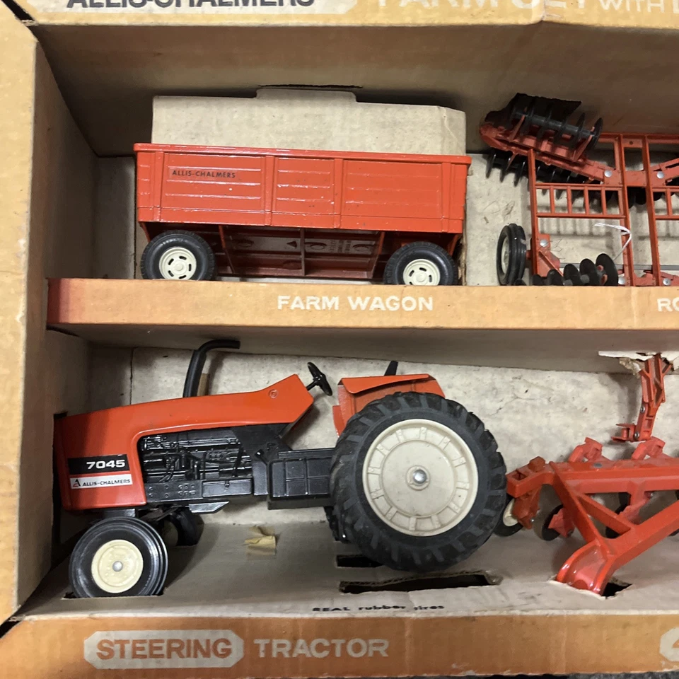 Allis Chalmers Farm Set With Deluxe Barn New Old Stock Disc Plow, Plow, Wagon - Image 3 of 4
