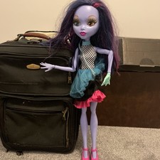 MONSTER HIGH 28 Doll VOLTAGEOUS GHOUL Changin...