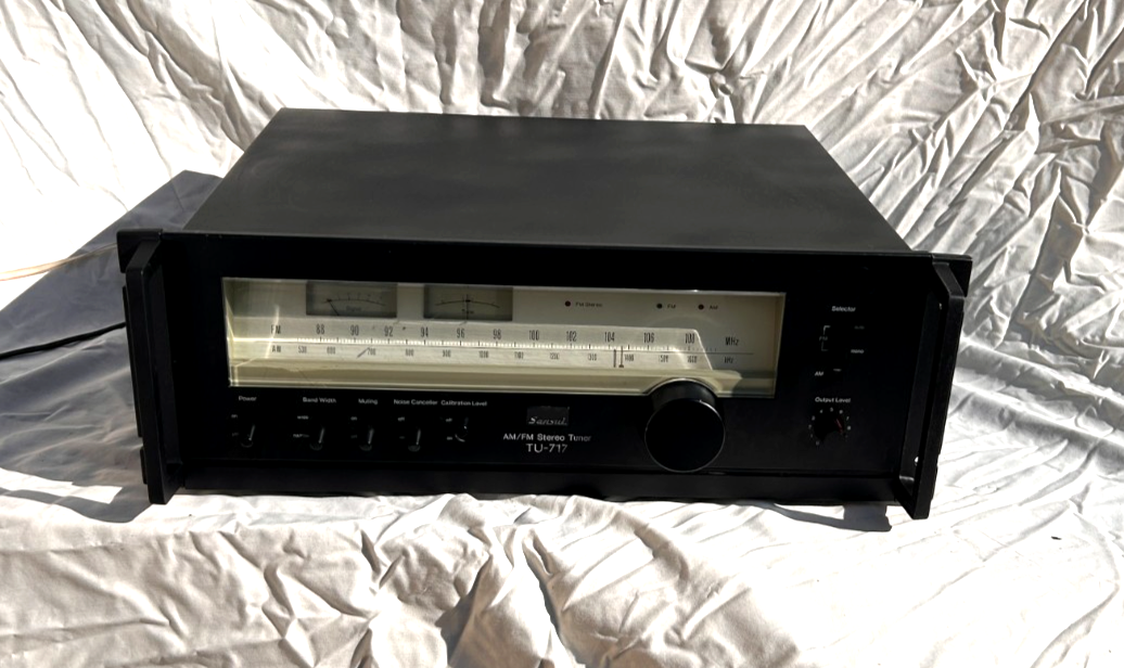 Sansui TU-717 AM/FM Stereo Tuner with Rack Handles Tested - Made