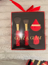Glitz Glam 4pc Deluxe Face Set Red Makeup Brushes w/ Sponge Applicator