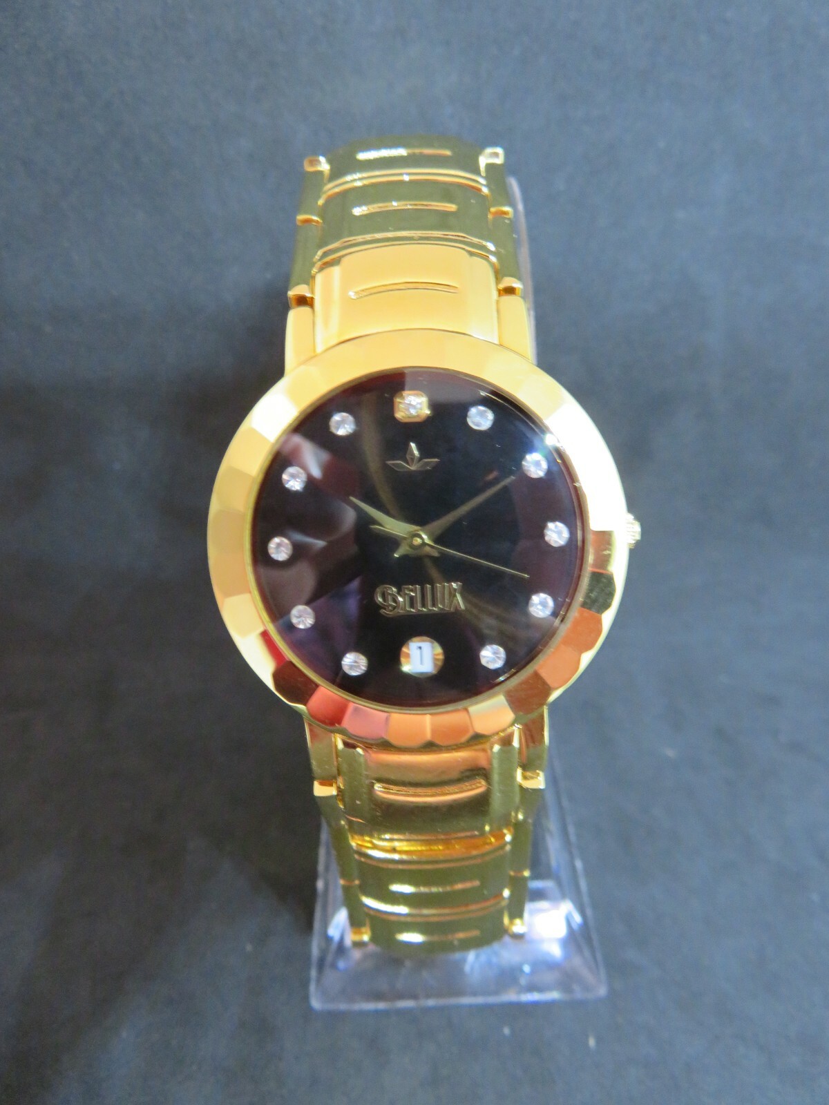 Montre Rare BELLUX COLLECTION Monte-Carlo avec plaquage en or 23K et guichet date