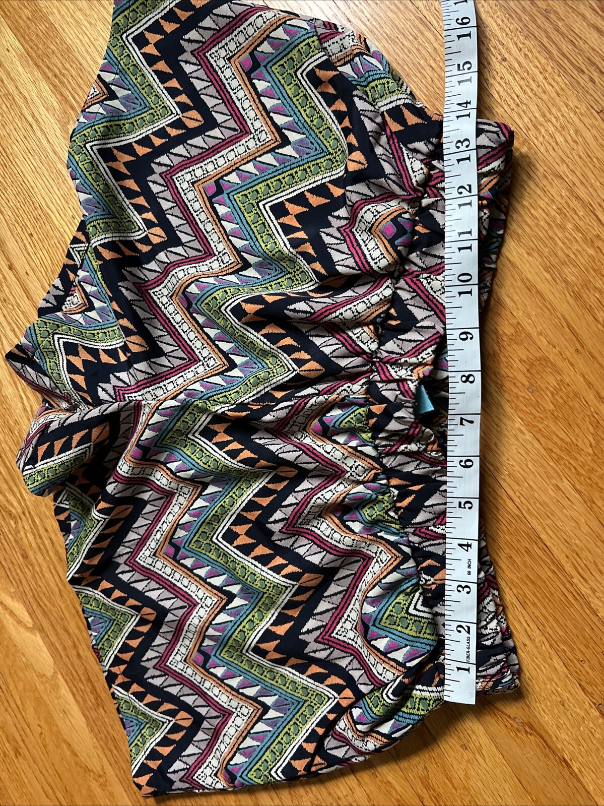 Dinabe Large Chevron Patterned Shorts Lightweight - image 3