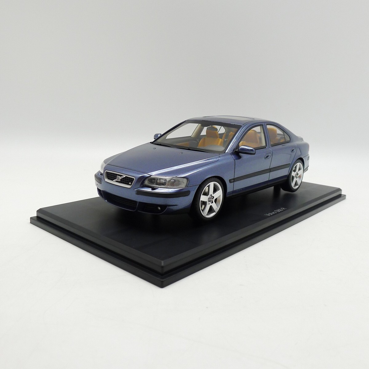 1 /18 Volvo S60 R Blue Color Resin Model car By DNA Collectibles