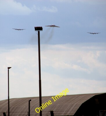 Photo 6x4 And here they are Barton Bendish A large crowd > :// c2014