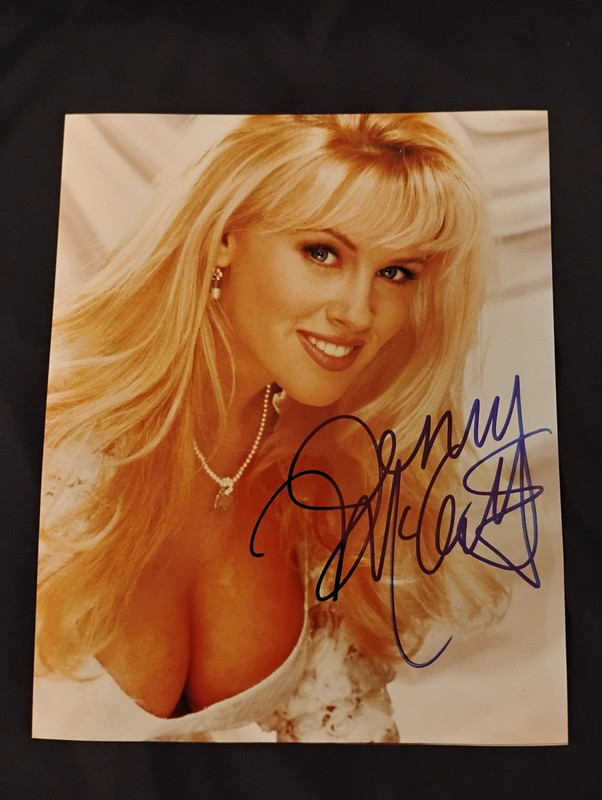 Jenny McCarthy Signed Photo / 8"x10" / Playboy Playmate of the Year 1994 10/1993