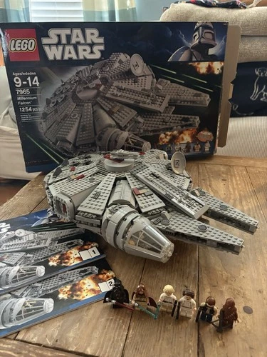 LEGO Star Wars Millennium Falcon (7965) Complete W/ Box Instructions Minifigures