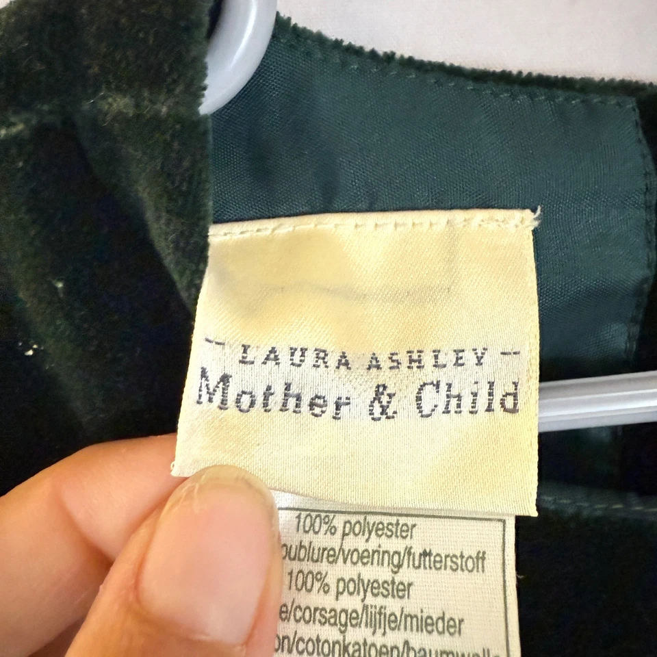 Vestido de terciopelo verde madre niño Laura Ashley 3 años niñas vacaciones Foto 2 de 4