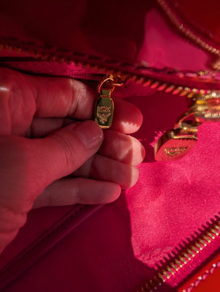 Auténtico bolso de mano MCM rojo y rosa en excelente estado usado Foto 4 de 4