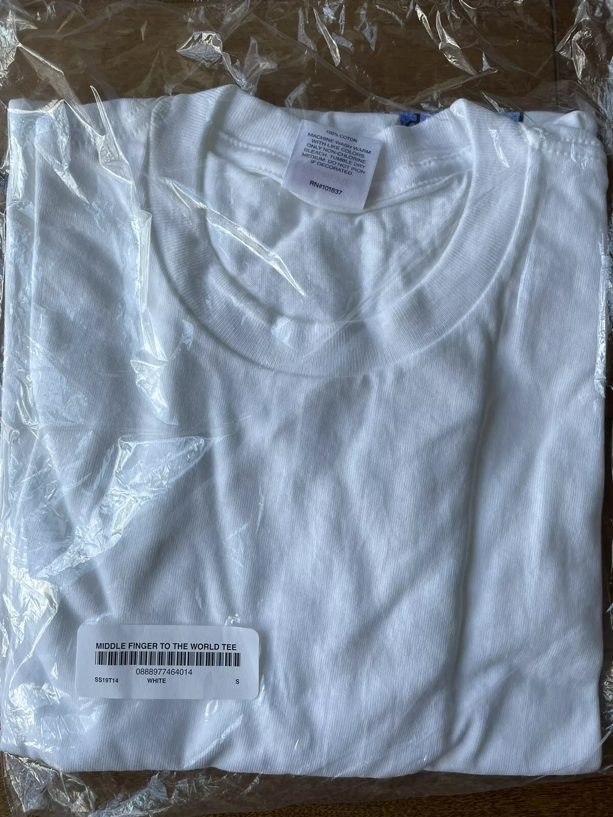 ?Tee shirt blanc Suprême Doigt du Milieu vers le Monde Petit