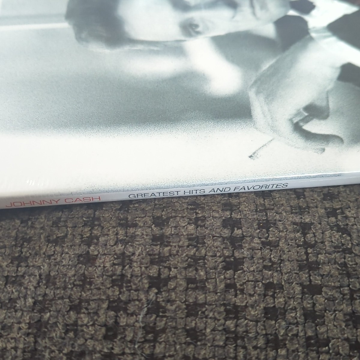 Johnny Cash - Greatest Hits & Favorites. BRAND NEW 2 LP
