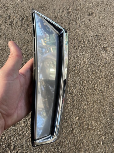 USED Genuine OEM PASSENGER Fender Repeater Lamp - 2013-2016 Cadillac SRX models - Picture 2 of 6