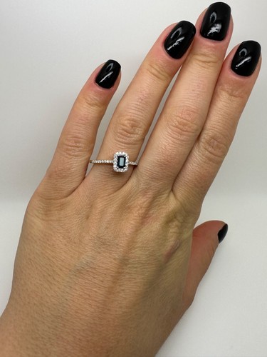18CT YELLOW GOLD EMERALD CUT BLUE SAPPHIRE AND DIAMONDS RING 0.48CT *GG77 - Picture 3 of 11