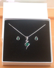 Sterling Silver Emerald Lab Created Gemstone Pendant & Chain/Emerald Necklace/UK