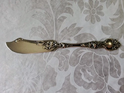 Violet Pattern Wallace Sterling Silver Butter Spreader 21.79g  6 1/8"