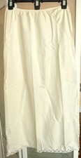 Nylon half-slip 32", size S