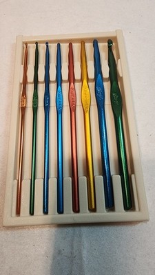 Vintage BOYE Aluminum Crochet Hook Set 8 Most Popular Sizes D-K w/ Plastic Case