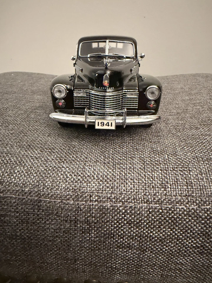 Danbury Como Nuevo Escala 1/24 Diecast 1941 Cadillac Fleetwood Serie 60 Especial Negro Foto 2 de 4