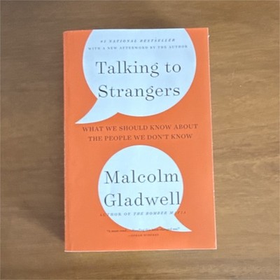 Malcolm Gladwell Talking to Strangers Paperback Back Bay Books Human Behavior