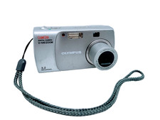 Olympus CAMEDIA D-540 Zoom 3.2MP Digital Camera- Silver - Tested