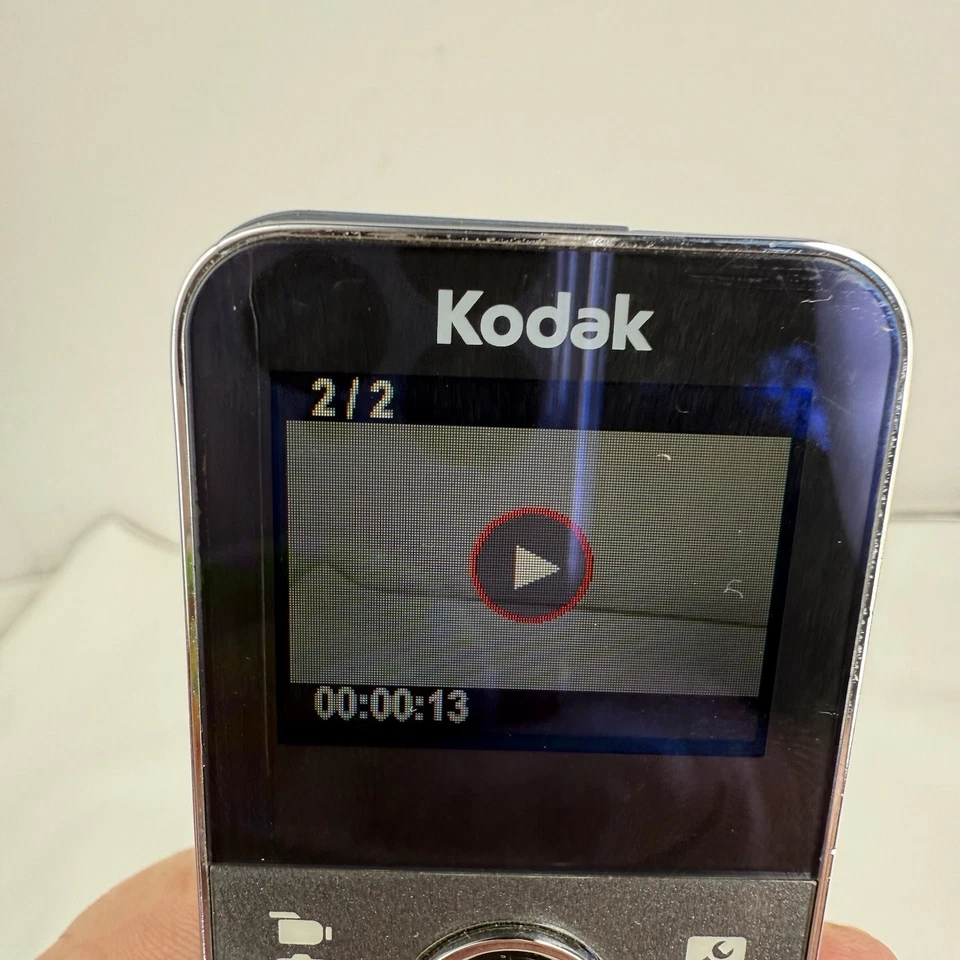 Kodak PlayFull ZE1 1080p HD Pocket Video Camera – Tested, Doors Off, No SD Card - Image 4 of 4