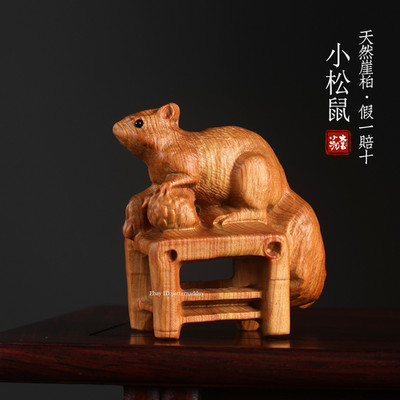 Lianba Wood Cute Squirrel Animal Wood Carving  Novelty Item for Good Luck