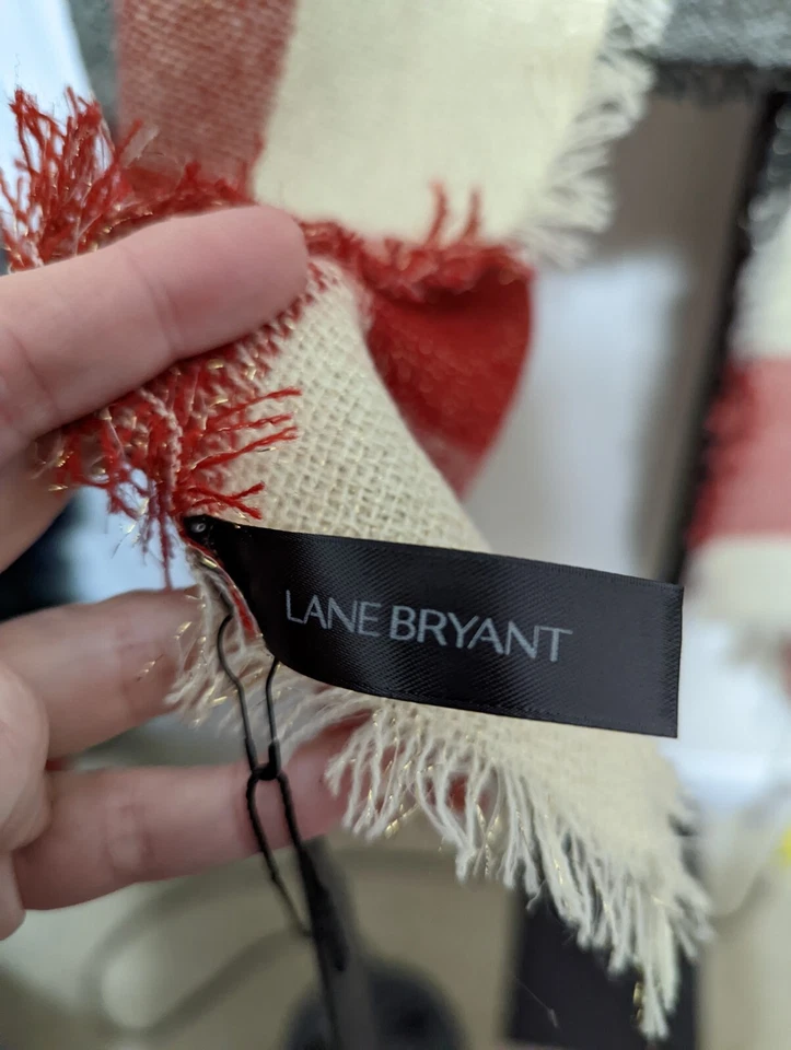 Bufanda envolvente Lane Bryant para mujer talla única acrílico a cuadros rojo negro marfil metálico Foto 4 de 4