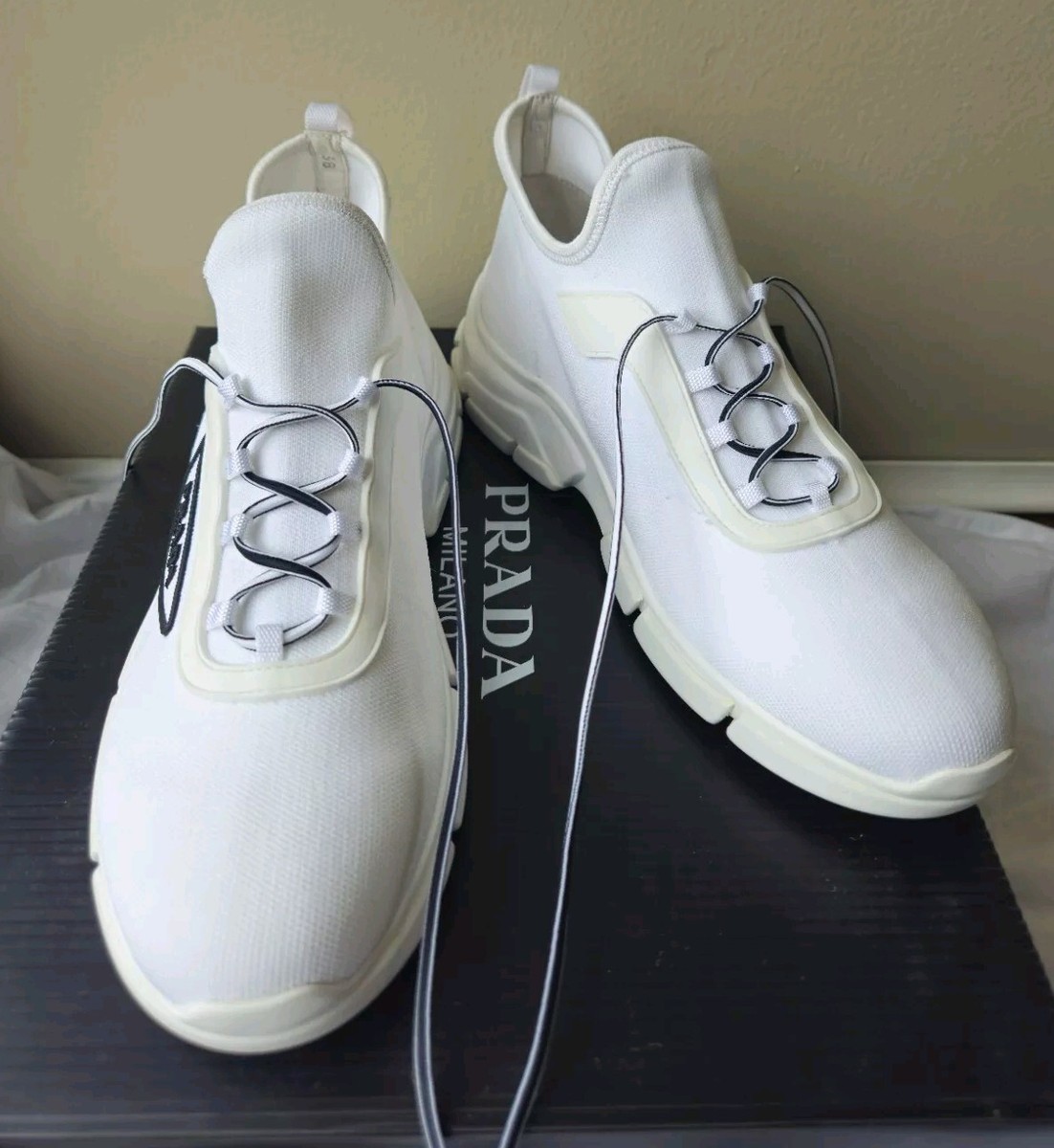 【愛】PRADA Prada Women's White Triangle Logo Knit XY Low Top Sneakers Size 8