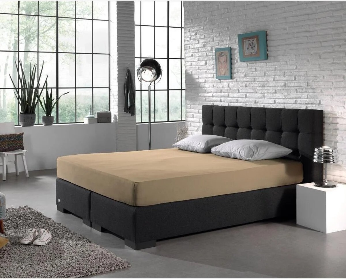 Drap housse en jersey de coton taupe idéal pour des nuits douces à deux