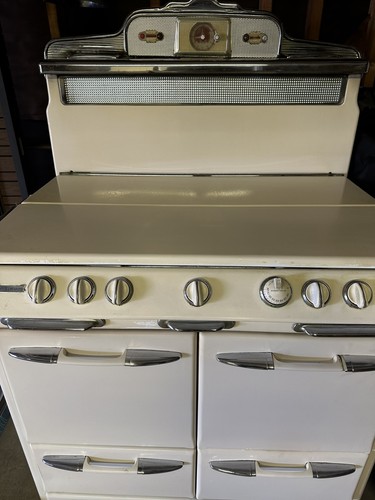 Vintage 1950s O’Keefe & Merritt Gas Stove – 4 Burner w/ Griddle & Grillevator