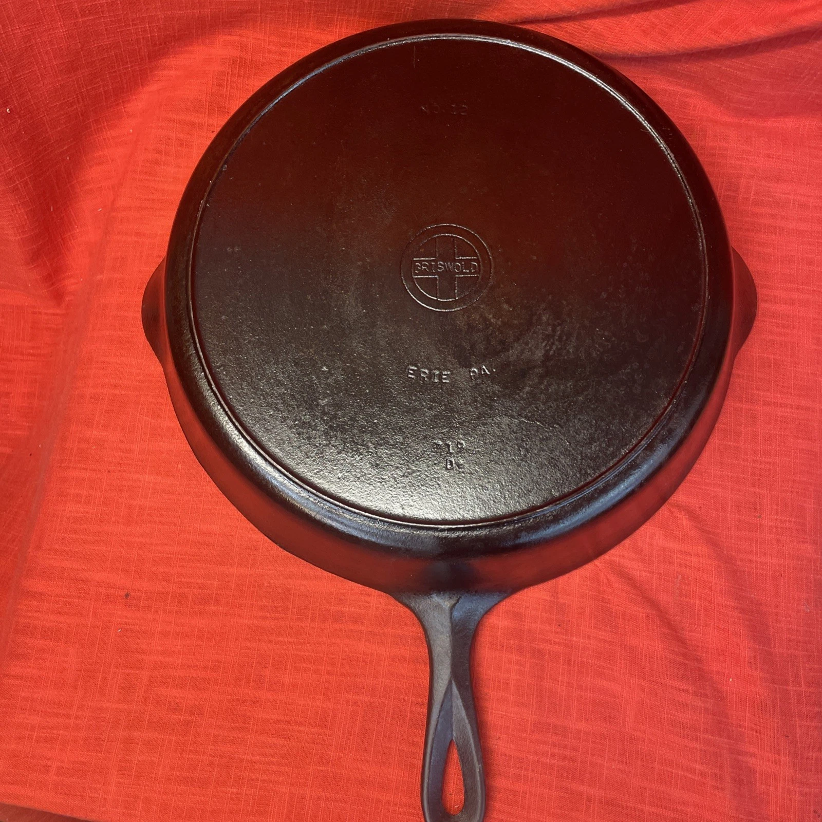 Griswold #12 cast iron skillet with heat ring
