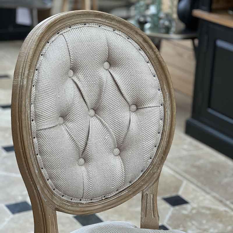 Chaise médaillon capitonnée confortable en chêne contre le mal de dos