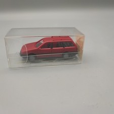 PKW VW Passat Variant rot
