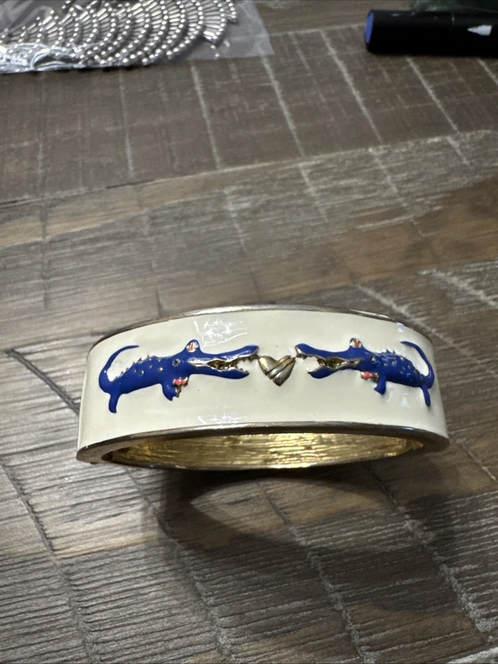 Brazalete brazalete con bisagras Betsey Johnson Ivy League cocodrilo Foto 3 de 4