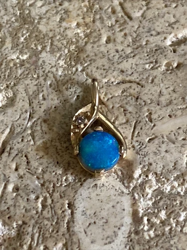 10k Yellow Gold .46 CT Blue Opal And Diamond Pendant .7 Grams
