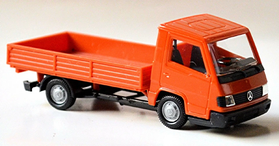 Mercedes Benz 100 D II Cassone Telone 1992-95 Rosso-Arancio 1:87 Herpa 041744 - Immagine 2 di 4