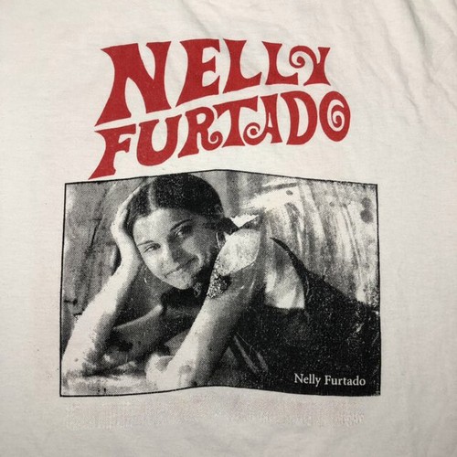Berühmte Sängerin Nelly Furtado Baumwolle weiß alle Größen Männer Damen T-Shirt MM1431 - Bild 1 von 3