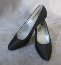 SAKS FIFTH ANENUE FENTON LAST CLASSIC BLACK WOMENS LEATHER SHOES SIZE 7 B NICE
