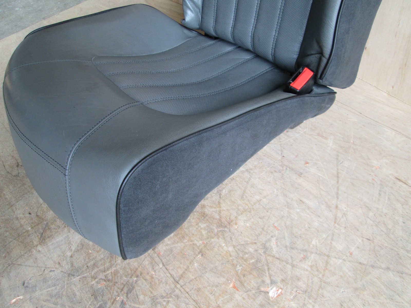 Maserati Quattroporte - RH / Rear Seat w/ Rails / Guides  - Argento Medio Grey