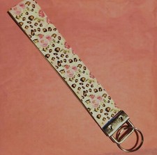 Pink FLOWER WITH CHEETAH PRINT KEYCHAIN WRISTLET