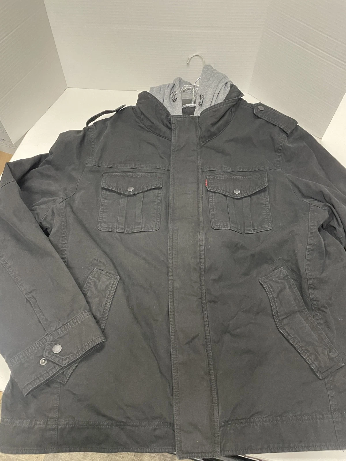 LEVI'S MEN'S XL HOODED JEAN JACKET BLACK