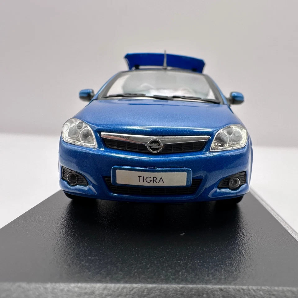 MINICHAMPS OPEL Tigra TwinTop 2007 Model Car 1:43 Blue - Image 4 of 4