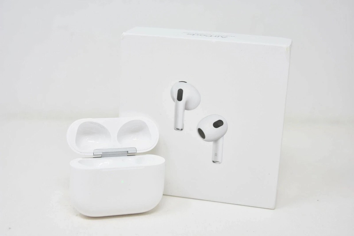 Apple AirPods (3rd Generation) with Lightning Charging Case
