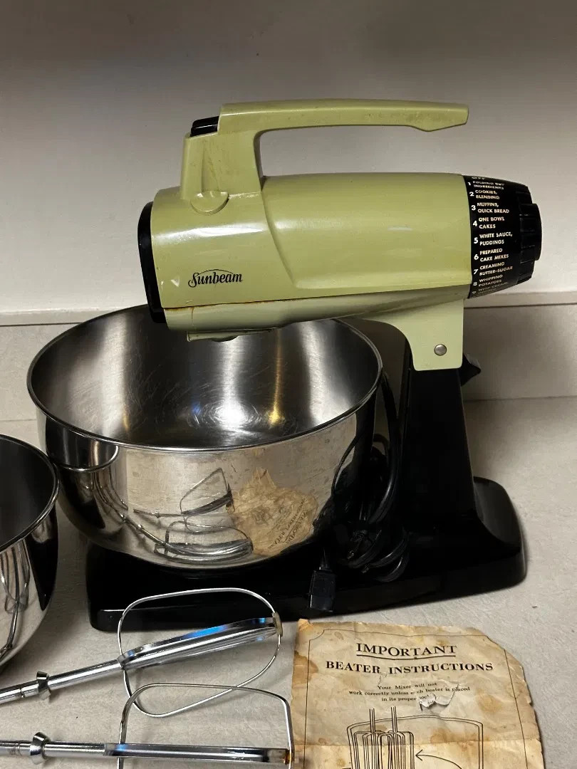 Sunbeam Mixmaster スタンドミキサー Sunbeam MixMaster Stand Mixer, 350W, with Dough Hooks & Beaters
