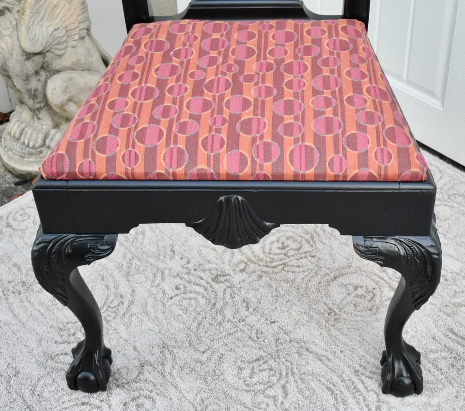 Silla auxiliar antigua tallada de caoba estilo Chippendale en acabado negro envejecido Foto 4 de 4