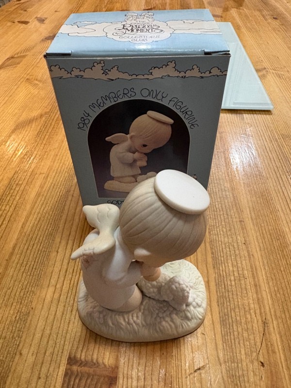 Precious Moments God’s Ray of Mercy 1984 Members Only Figurine PM-841 w/Box