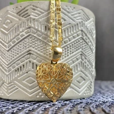 Women Heart Necklace Charm Pendant Valentino Chain Elegant Stylish Everyday Wear